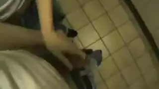 وضعية النوم على البطن مع أثداء ضخمة