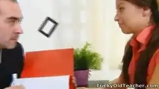 طالبة جامعية تبلع السائل المنوي للتخرج نكاح إباحي مع الأستاذ