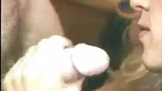 العاهرة الشقراء تأخذ قضيب إيطالي في كل فتحة