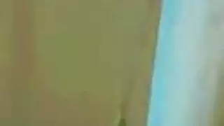 فتاة عربية على الكاميرا تستمني وتتلقى قضيبًا كبيرًا مجانًا