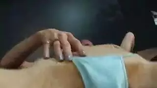فتاة مغرية تحصل على مؤخرتها المشدودة تُدمر بعنف