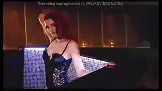 عاهات أنيقة تتعرى وتتمتع بالجنس
