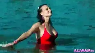 شقراء وسمراء مثلية في لعبة ألعاب جنسية صريحة