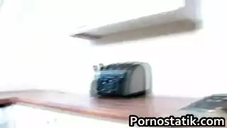 شقراء مراهقة تأخذ قضيبًا كبيرًا بعمق في مقطع بورن هاوي