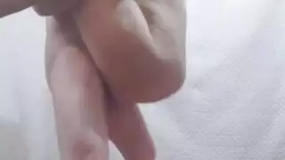 مشهد إباحي مصري: نيك مؤلم يجعل محجبة تندب