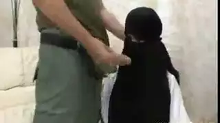عاهرات آسيويات فمويات: جماع عنيف بالحلق العميق واللسان