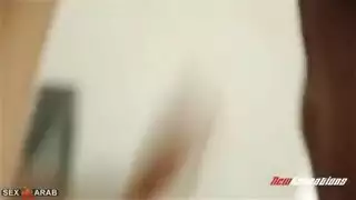 رغبات الأم الخفية تنفجر في حفلة جماع صريحة