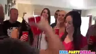 أوجي عيد ميلاد بري: نجمة البورنو تأخذ فعل شرجي وكس