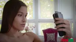 نيك الممرضه وهي تحت الطاولة تمص القضيب