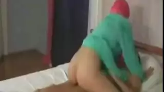 بورنو محجبة تمص: فمها منيك ومليان مني
